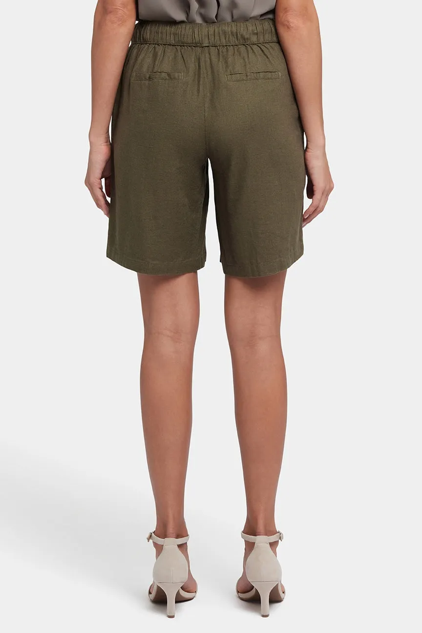 Breezy Bermuda Shorts In Stretch Linen | Bay Leaf