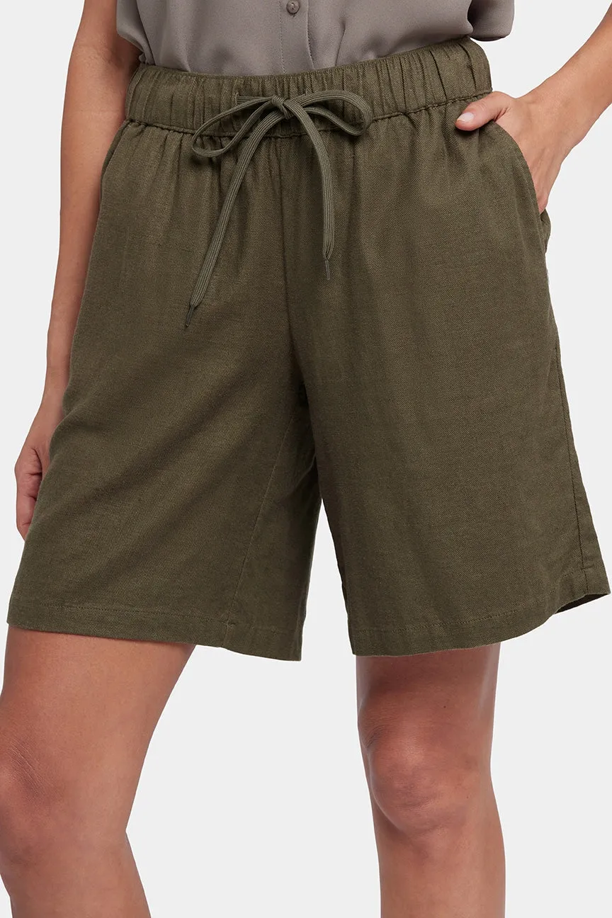 Breezy Bermuda Shorts In Stretch Linen | Bay Leaf