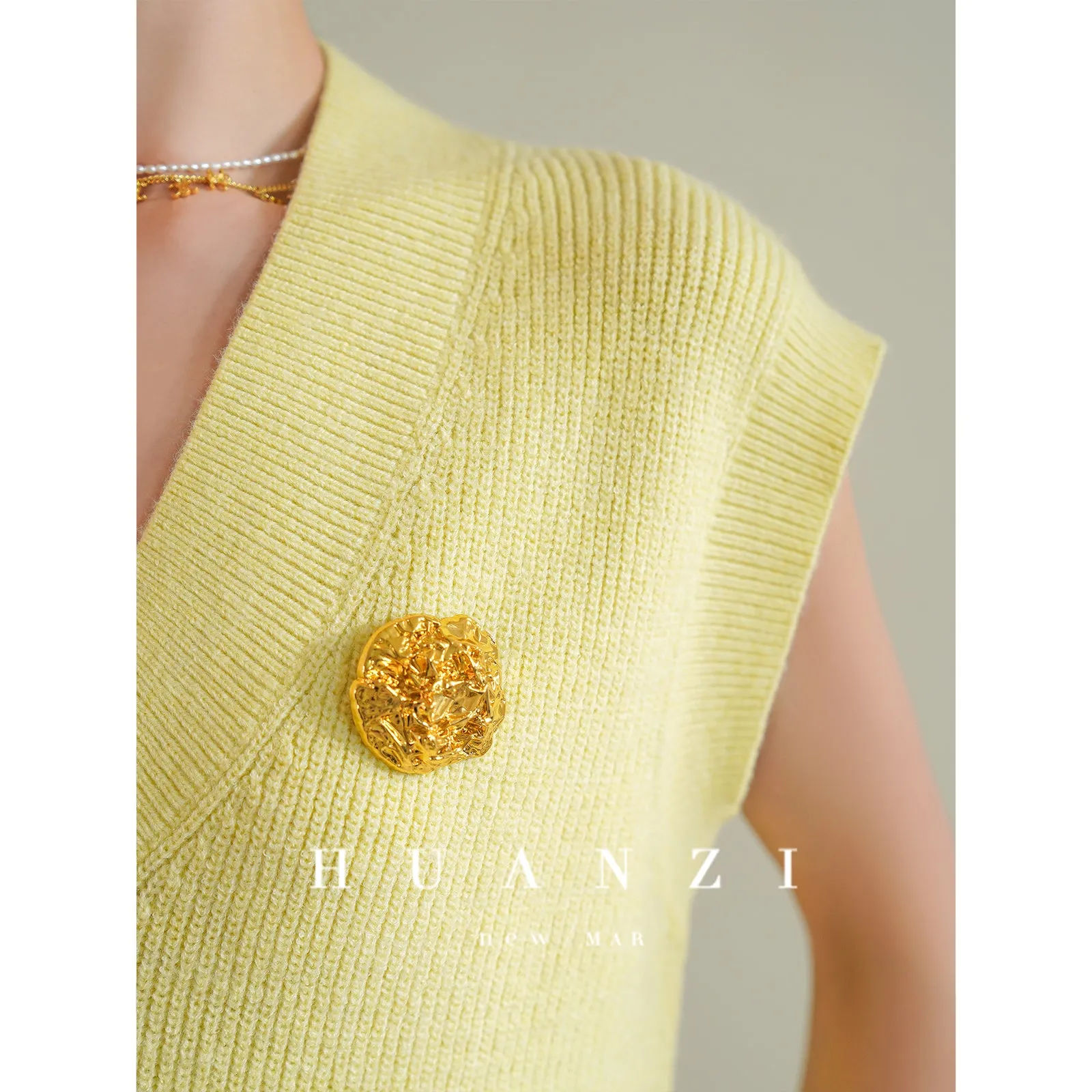 Huanzi custom knitted elegant fashion minimalist lazy V-neck suit fishtail skirt vest cardigan autumn and winter women