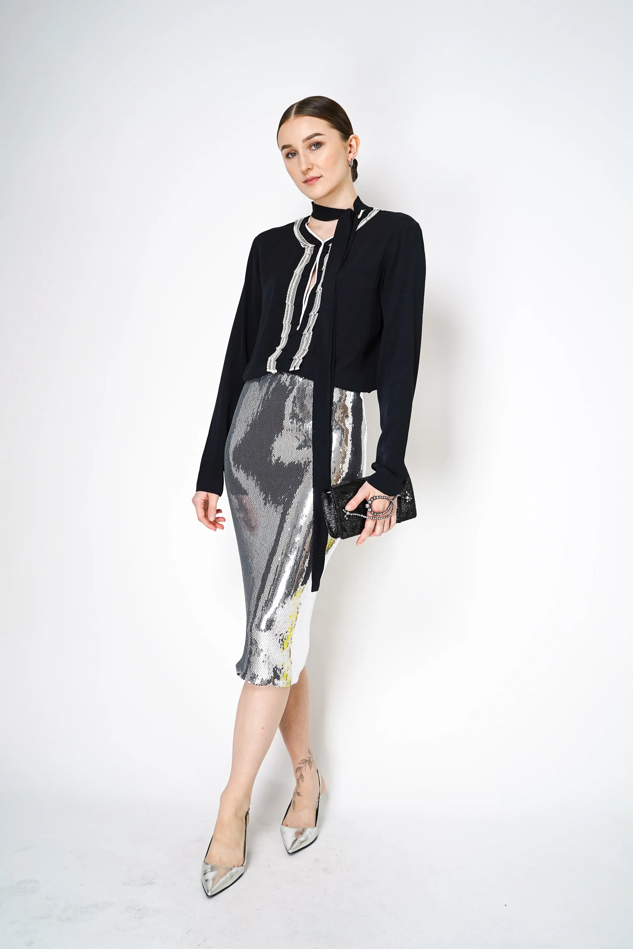 Nº21 Silk Crepe Blouse with Contrasting Lace Bib Front in Black