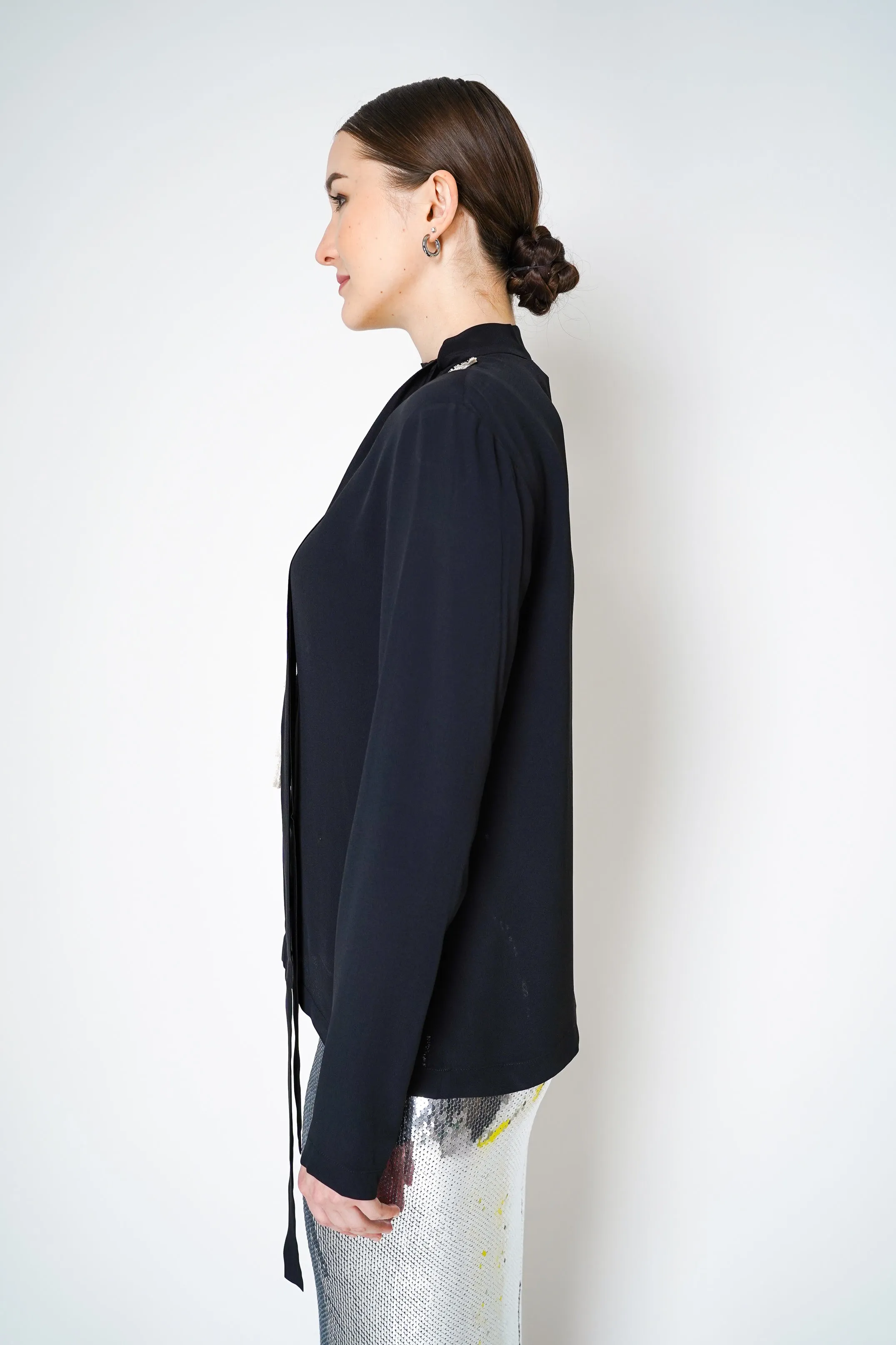 Nº21 Silk Crepe Blouse with Contrasting Lace Bib Front in Black