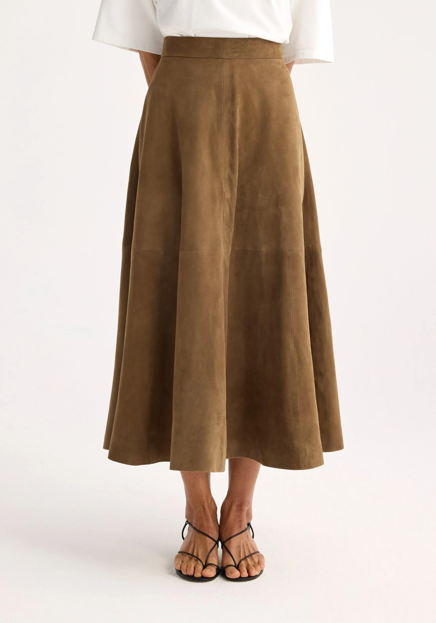 Voluminous a-line suede skirt | light khaki