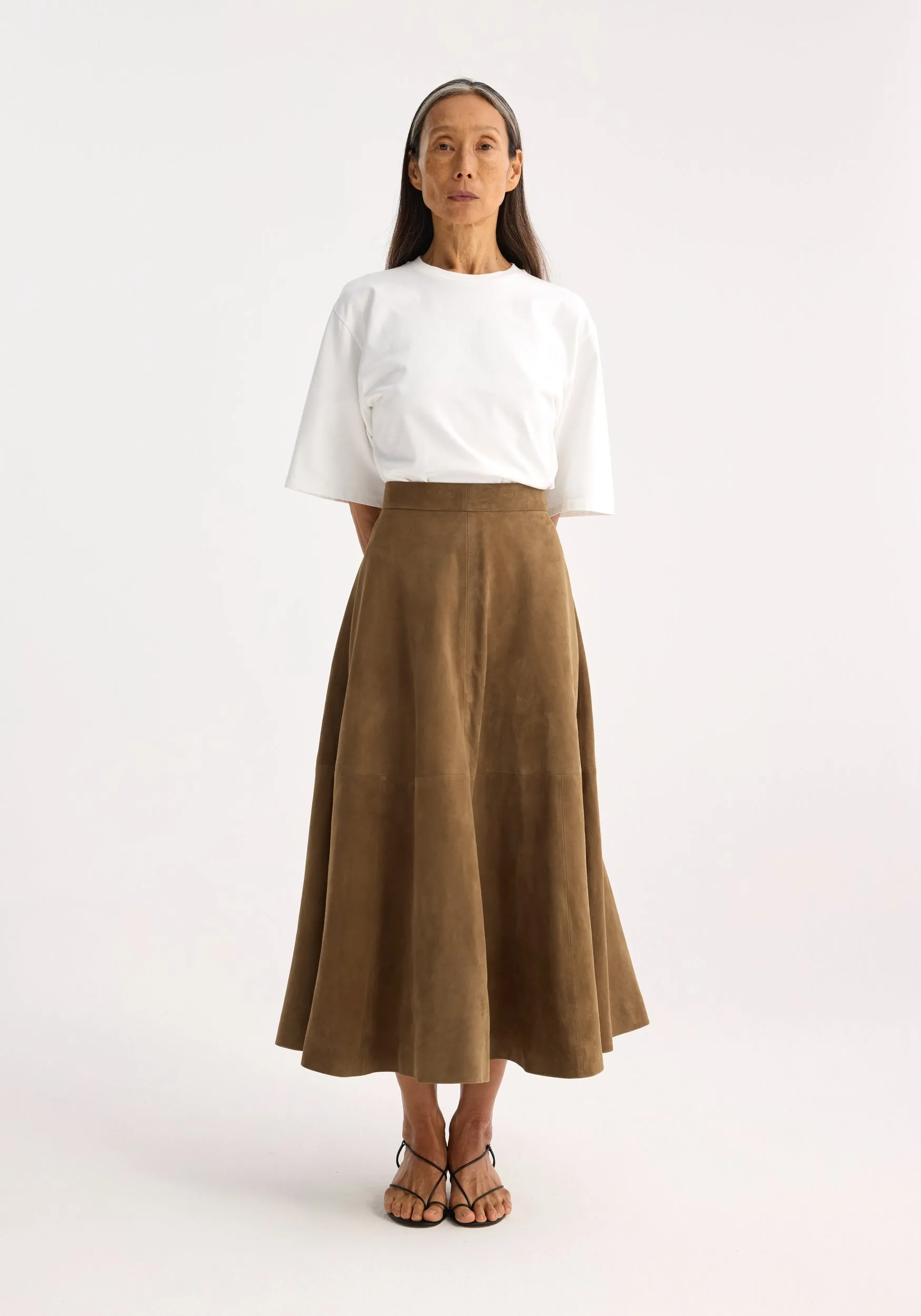 Voluminous a-line suede skirt | light khaki